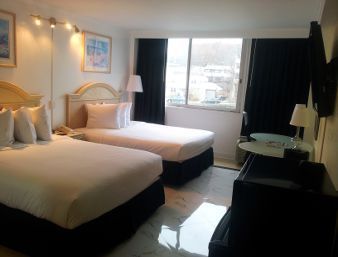 Ramada By Wyndham North Bergen Hotel Exterior photo